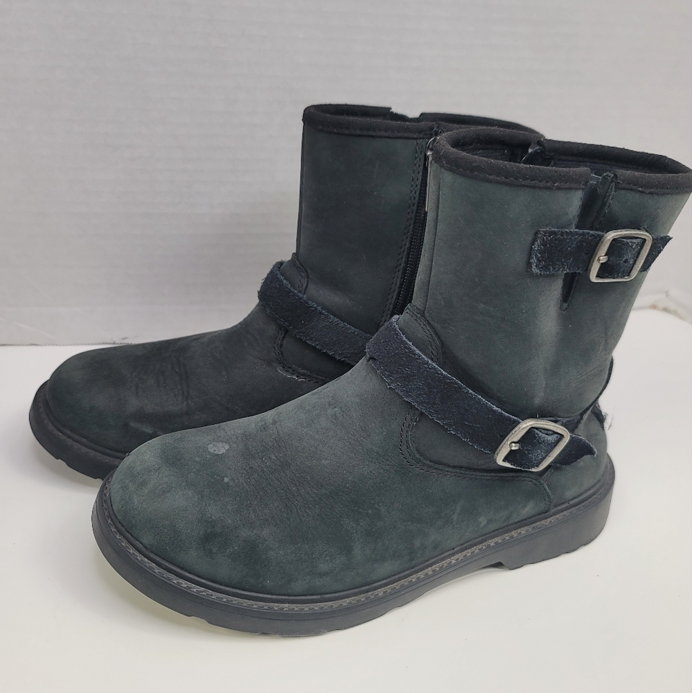 UGG AUSTRALIA GIRL BOOTS black leather upper size 3